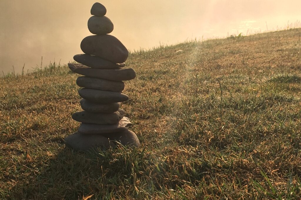 Hoofd en hart in balans. Het hart opent zich voorbij de rede.