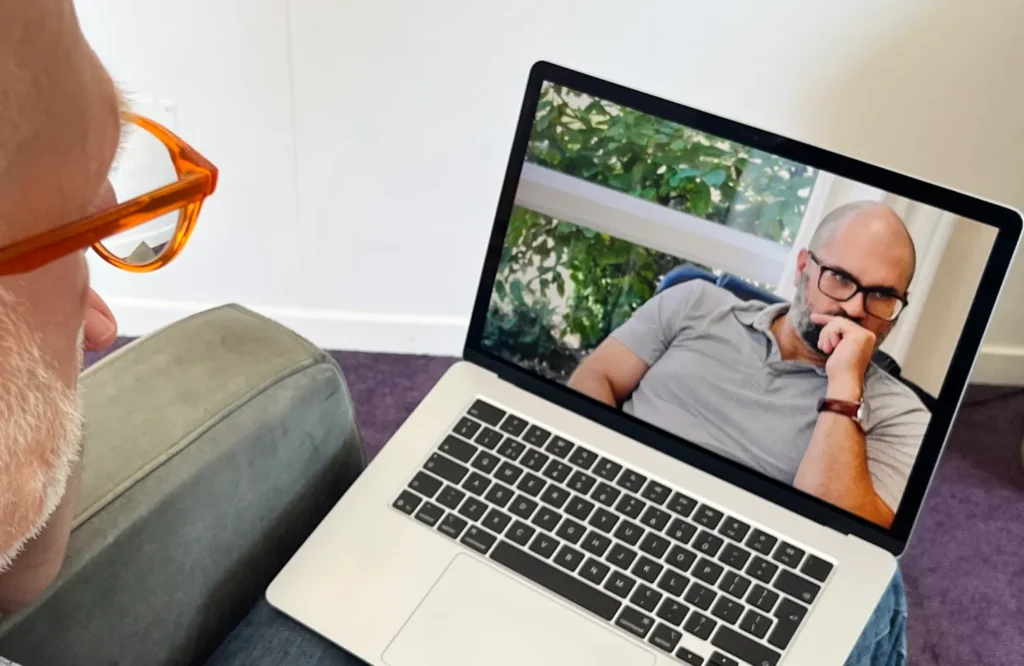 Online coaching: Volledige aandacht voor jouw vraag en proces Ruimte om vrijuit te spreken, zonder oordeel Flexibiliteit in planning: zes dagen per week, ook ’s avonds beschikbaar Werken vanuit jouw eigen veilige omgeving. Online coaching en familieopstellingen