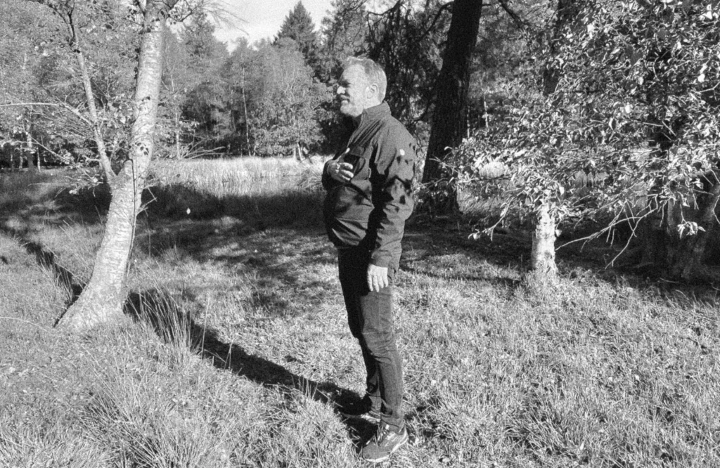 Het lichaam is geen toevallig mechanisme dat af en toe hapert. Het is een intelligent systeem, dat voortdurend communiceert met je geest, je emoties, je omgeving. Het zoekt altijd balans. Het wil herstellen, helen, doorstromen.
